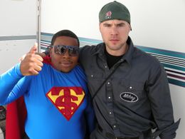 Kenan Thompson and Lee Tichon in Stan Helsing (2009)