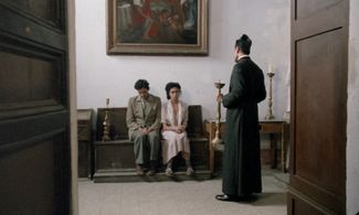 Maria Grazia Cucinotta, Carlo Di Maio, and Massimo Troisi in The Postman (1994)