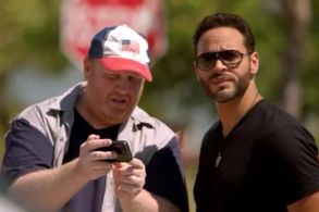 Showing photos to Daniel Sunjata in Graceland episode The Unlucky One.