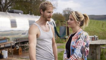 Barbara Sloesen and Frans Dam in Taste of Love (2022)