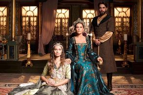 Hülya Avsar, Kadir Dogulu, and Gülcan Arslan in Muhtesem Yüzyil: Kösem (2015)