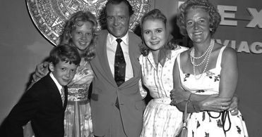 Hayley Mills, Juliet Mills, Mary Hayley Bell, John Mills, and Jonathan Mills