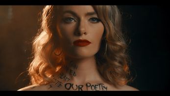 Ashleigh Stewart in Ashleigh Stewart: Velvet Morning (2021)