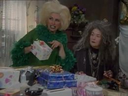 Betty Phillips and Meredith Bain Woodward in The New Addams Family (1998)