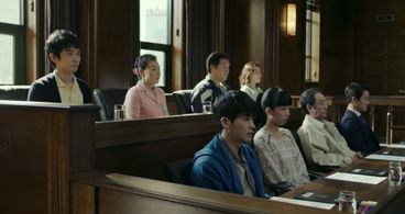 Jo Han-chul and Park Hyung-sik in The Juror (2019)