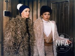 Eliska Balzerová and Jana Sulcová in I Enjoy the World with You (1983)