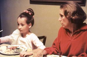 Daria Kalinina and Angela Pietropinto in Welcome to the Dollhouse (1995)