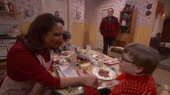 Matthew Broderick, Maya Rudolph, Andy Walken, and Tyler Wladis in A Christmas Story Live! (2017)