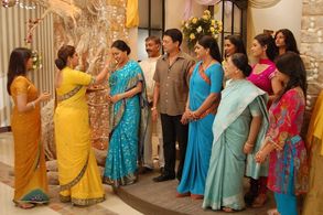 Deepak Qazir, Indira Krishnan, and Kiran Karmarkar in Saathii Re (2007)