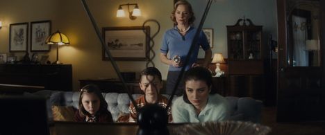 Amy Ryan, Eve Hewson, Jillian Lebling, and Noah Schnapp in Bridge of Spies (2015)