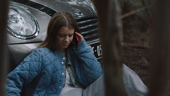 Still of Ingrid Torelli in Five Bedrooms and Three Tents