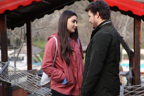 Tolga Saritas and Hande Erçel in Günesin Kizlari (2015)