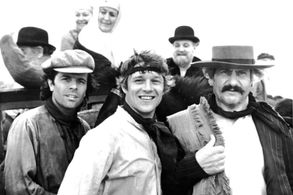 Adrian Ghio, Víctor Laplace, Luis Politti, and China Zorrilla in The Jewish Gauchos (1975)