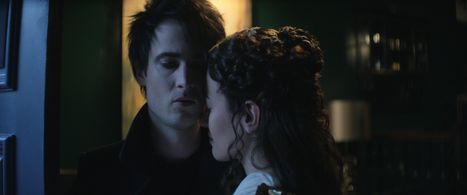 Tom Sturridge and Melissanthi Mahut in The Sandman (2022)