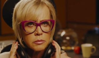 Jana Svandová in How to Shake Off a Bride (2016)