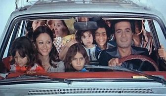 Faten Hamamah and Mahmoud Yassine in Mouths and Rabbits (1977)