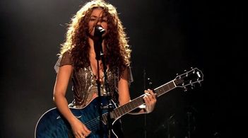 Shakira in Shakira Oral Fixation Tour 2007 (2007)