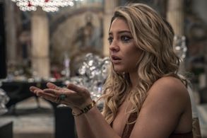 Madelyn Cline in Glass Onion (2022)