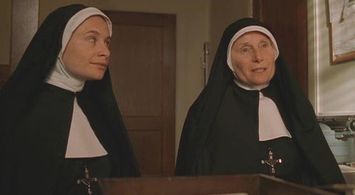 Esther Purves-Smith and Karen Austin in Taken (2002)