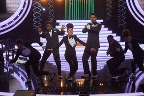 Martha Issová and Yemi Akinyemi in Tvoje tvár má známý hlas (2016)