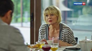 Yuliya Menshova in Mezhdu nami, devochkami. Prodolzheniye: Episode #1.7 (2019)