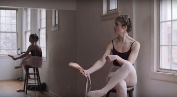 A still from Tete-a-