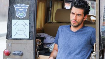 Aras Aydin in N'olur Ayrilalim (2016)