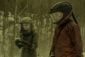 Eliza Taylor and Bob Morley in The 100 (2014)