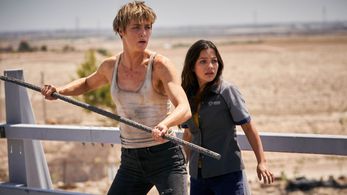 Natalia Reyes and Mackenzie Davis in Terminator: Dark Fate (2019)