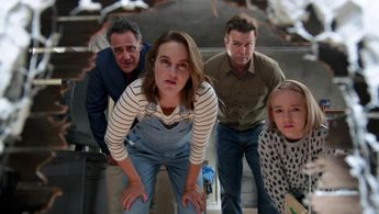 Brad Garrett, Taran Killam, Marlow Barkley, and Leighton Meester in Single Parents: Big Widow Wives (2019)