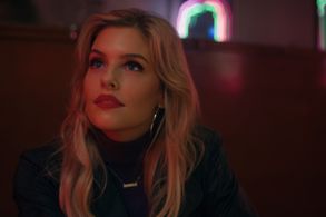 Still of Jenna Rosenow in Firefly Lane