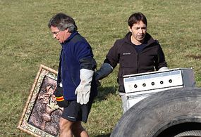 Michael Munoz and Mark Munoz in The Amazing Race (2001)