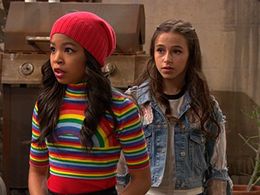 Navia Ziraili Robinson and Sky Katz in Raven's Home (2017)