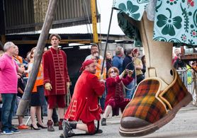 Lilliputian, Royal Deluxe - Visit of Giant Granny to Limerick