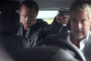 Thijs Römer in The Neighbors (2014)