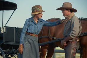 Helen Mirren and Darren Mann in 1923 (2022)