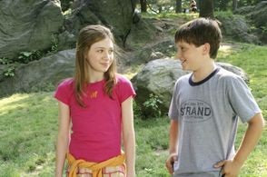 Josh Hutcherson and Charlotte Ray Rosenberg in Little Manhattan (2005)