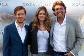 Reinout Oerlemans, Doutzen Kroes, and Robert de Hoog in Nova Zembla (2011)