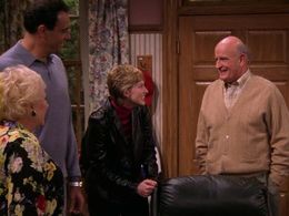Peter Boyle, Brad Garrett, Doris Roberts, and Tinsley Grimes in Everybody Loves Raymond (1996)
