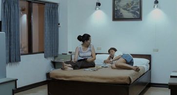 Jenjira Pongpas and Kanokporn Tongaram in Uncle Boonmee Who Can Recall His Past Lives (2010)