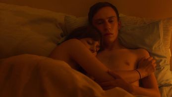 Keir Gilchrist and Aubrey Peeples in Heartthrob (2017)
