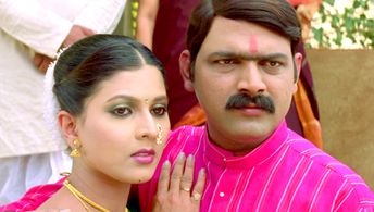 Makarand Anaspure and Madhavi Nimkar in Sagla Karun Bhagle (2011)
