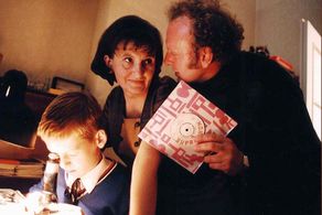 Jaroslav Dusek, Eva Holubová, and Marek Javorský in Cosy Dens (1999)