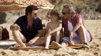 Gérard Darmon and Philippe Lellouche in My Best Holidays (2012)