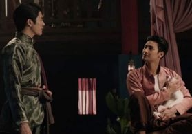 Mile Phakphum Romsaithong and Apo Nattawin Wattanagitiphat in Man Suang (2023)