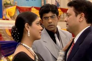 Sakshi Tanwar, Kiran Karmarkar, and Rituraj Singh in Kahaani Ghar Ghar Kii (2000)