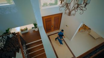 Orlando Sol and Faith Da Silva in Las hermanas (2021)