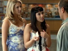 Miriam McDonald and Cassie Steele in Degrassi: The Next Generation (2001)