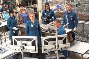 Patricia Belcher, Eugene Byrd, Michaela Conlin, Emily Deschanel, Tamara Taylor, and T.J. Thyne in Bones (2005)