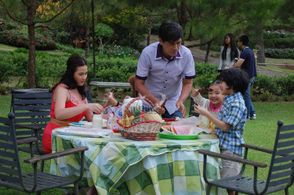 Vic Sotto, Bea Alonzo, Zaijian Jaranilla, and Xyriel Manabat in Pak! Pak! My Dr. Kwak! (2011)